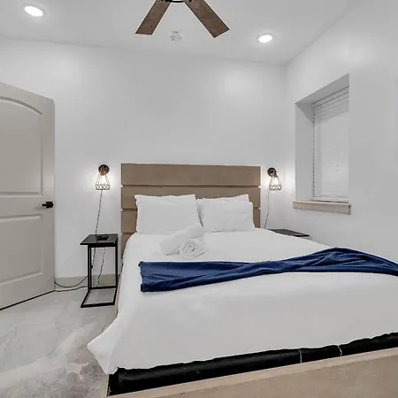 Sleeps 24-spacious Near Fq W Pool New Orleans