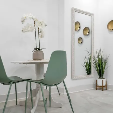 Sleeps 24-spacious Near Fq W Pool Hotel
