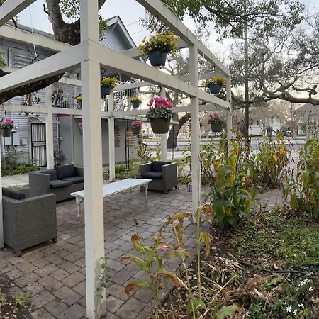 Spacious Napoleon Ave Mardi Gras New Orleans