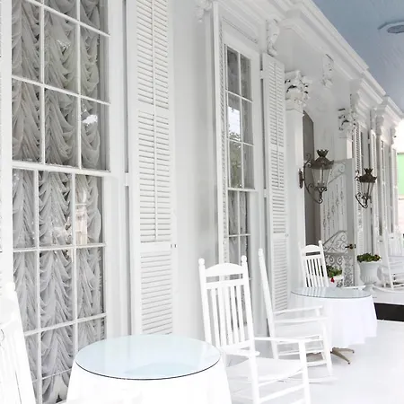 The Magnolia Mansion Hotel