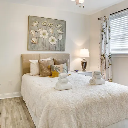 Walk To Streetcar And Dining Modern Nola Base! *