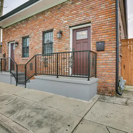 Walk To Streetcar And Dining Modern Nola Base! Holiday home New Orleans