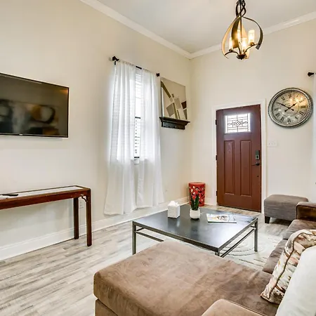 Walk To Streetcar And Dining Modern Nola Base! New Orleans