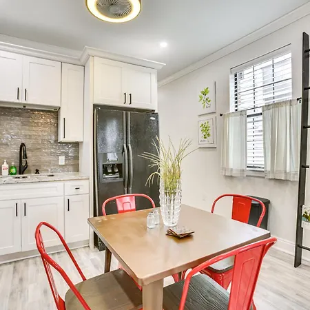 Walk To Streetcar And Dining Modern Nola Base! Holiday home *