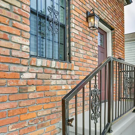Walk To Streetcar And Dining Modern Nola Base! * New Orleans