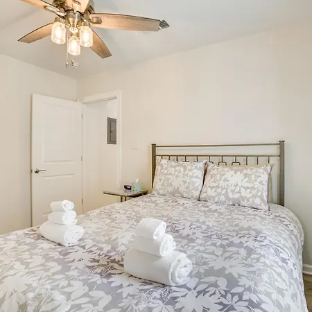Walk To St Charles Ave Renovated With Patio! New Orleans