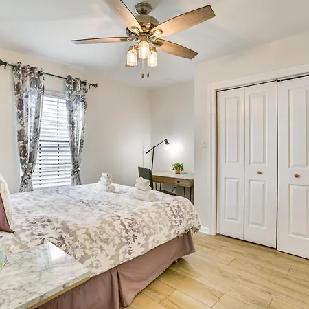 Walk To St Charles Ave Renovated With Patio! * New Orleans