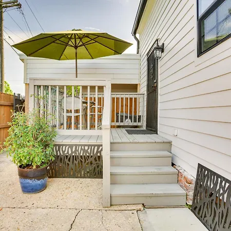 Holiday home Walk To St Charles Ave Renovated With Patio!