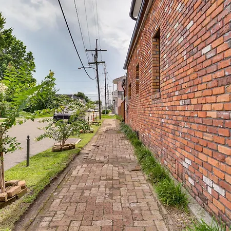 Walk To St Charles Ave Renovated With Patio! *