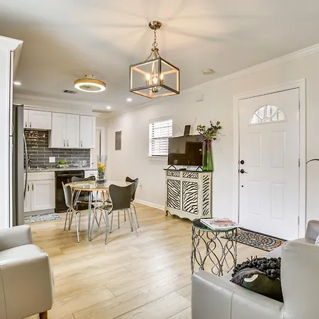 Walk To St Charles Ave Renovated With Patio! New Orleans