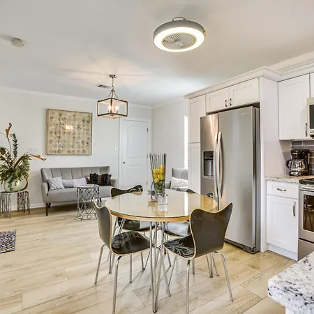 Walk To St Charles Ave Renovated With Patio!