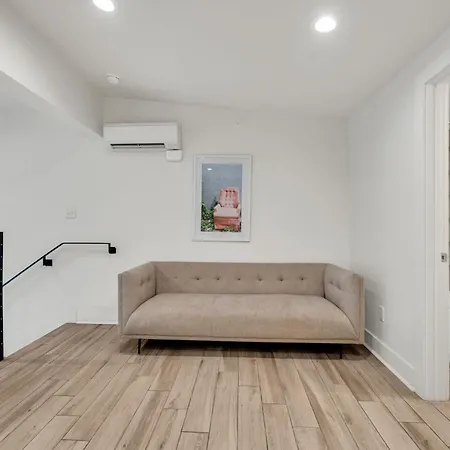 Holiday home Chic Getaway Across From French Quarter *