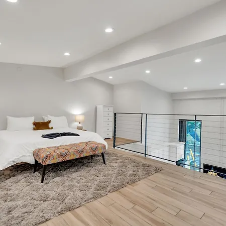 Chic Getaway Across From French Quarter * New Orleans