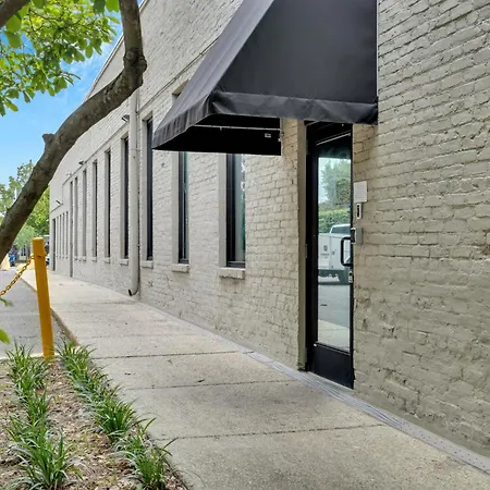 Chic Getaway Across From French Quarter Holiday home New Orleans