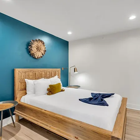 Chic Getaway Across From French Quarter New Orleans