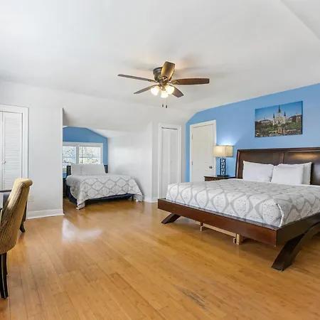Comfortable Rooms Near All Nola Hot Spots *