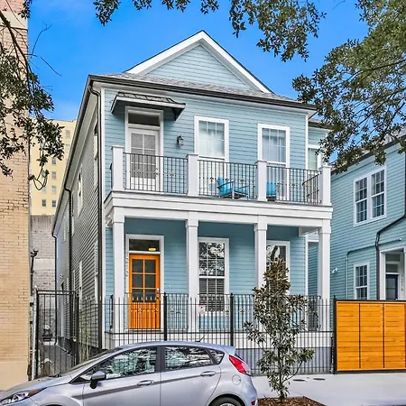 Hosteeva Stunning 4 Bedroom W Pool Steps To St Charles Ave Apartment