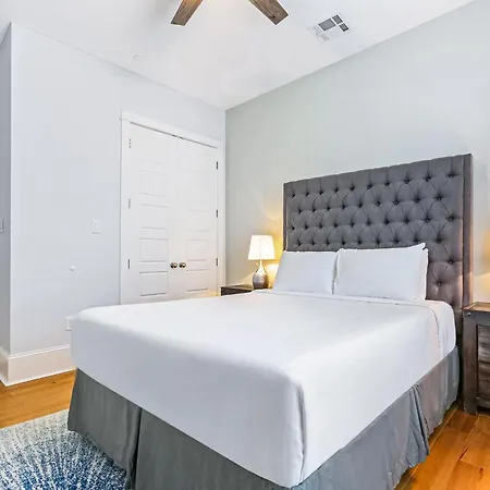 Hosteeva Stunning 4 Bedroom W Pool Steps To St Charles Ave Apartment *