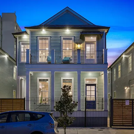 Hosteeva Stunning 4 Bedroom W Pool Steps To St Charles Ave *