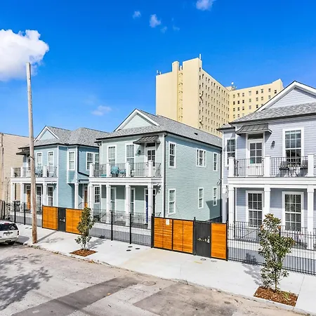 Hosteeva Stunning 4 Bedroom W Pool Steps To St Charles Ave Apartment *