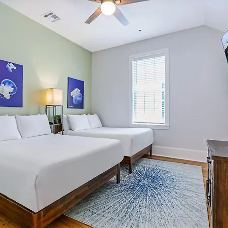 Hosteeva Stunning 4 Bedroom W Pool Steps To St Charles Ave Apartment New Orleans