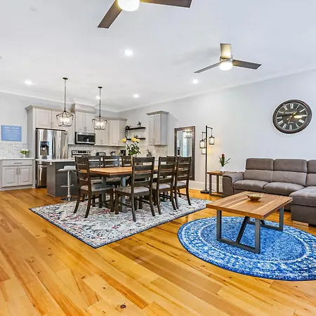 Hosteeva Stunning 4 Bedroom W Pool Steps To St Charles Ave Apartment *