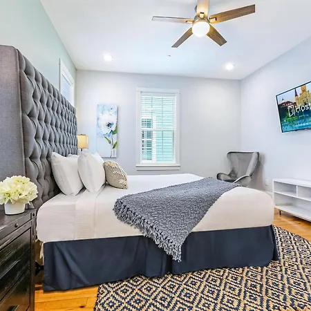Apartment Hosteeva Stunning 4 Bedroom W Pool Steps To St Charles Ave