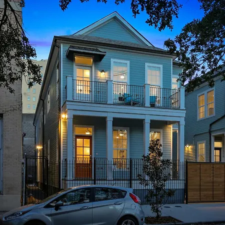 Hosteeva Stunning 4 Bedroom W Pool Steps To St Charles Ave Apartment New Orleans