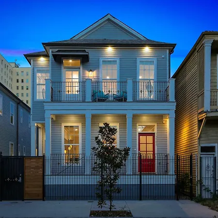 Hosteeva Stunning 4 Bedroom W Pool Steps To St Charles Ave *