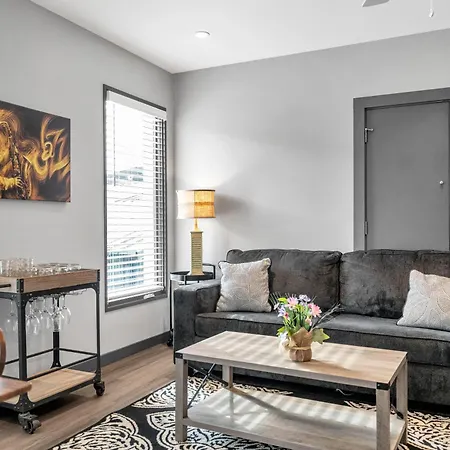 Apartment Bywater At 4200 St Claude Avenue *