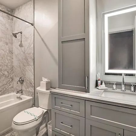 Luxury - The Rex Apartment