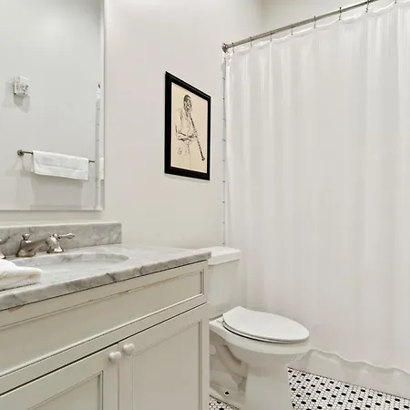 Group-friendly Nola Near Bourbon Hotel New Orleans