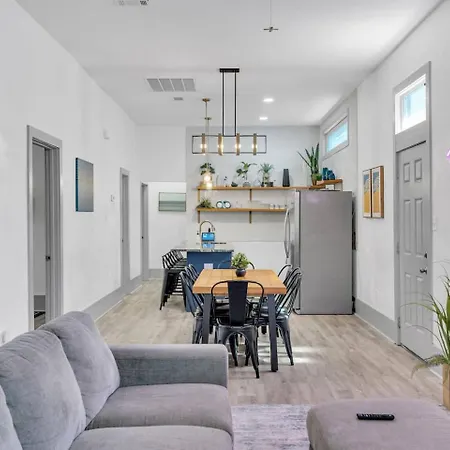 Fire Pit Backyard & Chef's Kitchen Near Superdome Holiday home