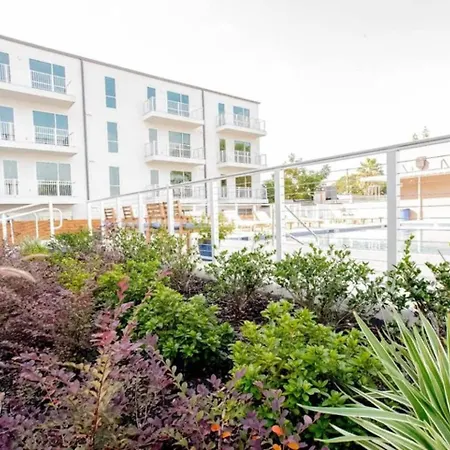 Holiday home Modern Bywater Pool & Gym *