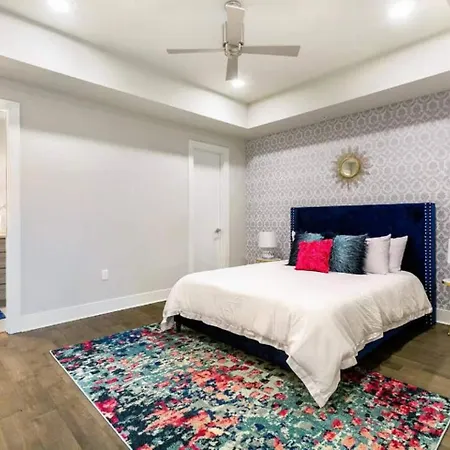 Modern Bywater Pool & Gym Holiday home *