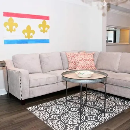 Creole W Full Kitchen Near Frenchmen St *