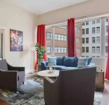Beautiful Walk To French Quarter, Pool, Gym, View Apartment New Orleans