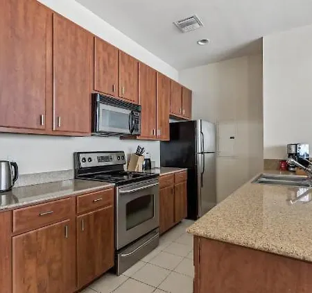 Beautiful Walk To French Quarter, Pool, Gym, View Apartment *