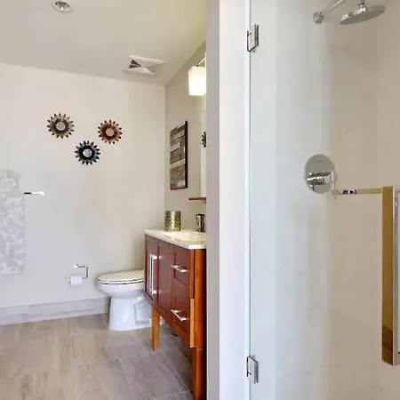 Beautiful Walk To French Quarter, Pool, Gym, View * New Orleans