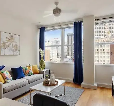 Apartment Beautiful Walk To French Quarter, Pool, Gym, View *