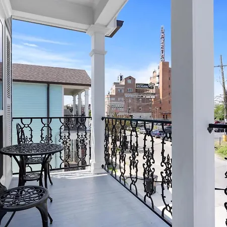 Pool & Balcony Steps From Streetcar Holiday home