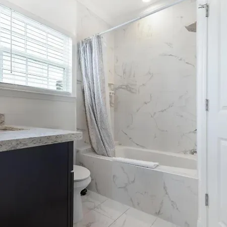 Holiday home Pool & Balcony Steps From Streetcar New Orleans