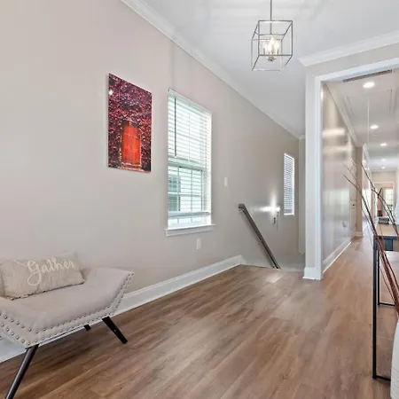Pool & Balcony Steps From Streetcar Holiday home *