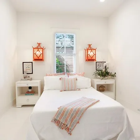 Uptown Near Universities Holiday home *