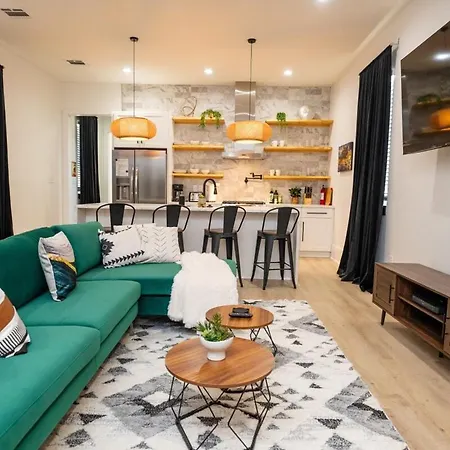 Holiday home Shimmering New Nola Tvs In Bedrooms & Parking New Orleans
