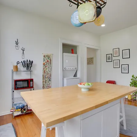 Holiday home 6 Blocks To Freret St Eats And Music Nola
