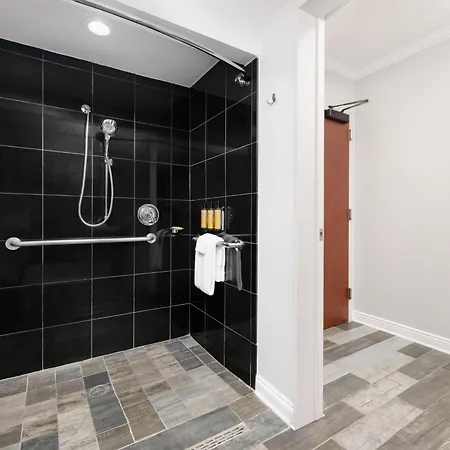 The Riverfront 4*