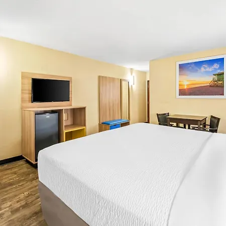 Days By Wyndham Pontchartrain Hotel 3*