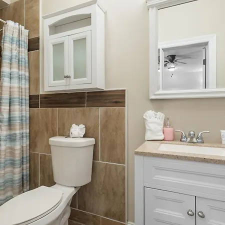 Apartment Stunning Near French Quarter
