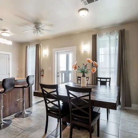 Apartment Stunning Near French Quarter